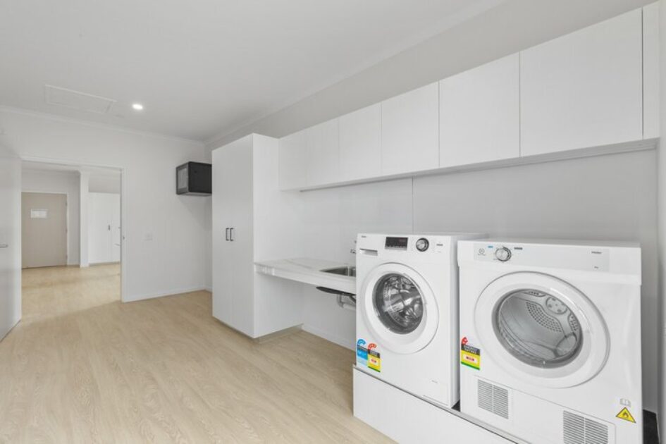 Laundry 8 Downing St Innisfail
