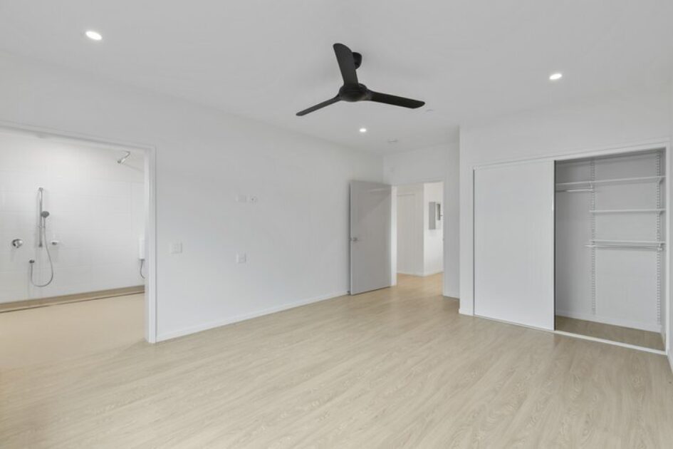 Spacious Bedroom 8 Downing St Innisfail