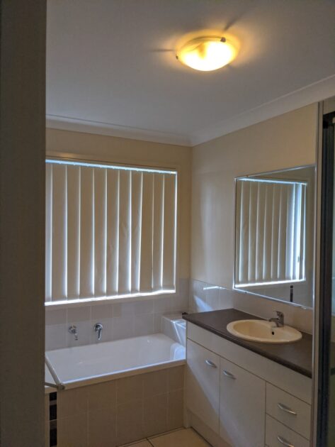 B0050093 f5d1 0f47 8760 d145aa51b4f4